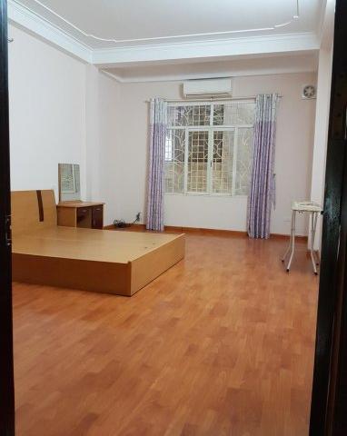 Chính chủ cho thuê nhà ngõ 97 Nguyễn Chí Thanh, 70m2*4T, mỗi tầng thiết kế 2 phòng ngủ, nhà đẹp
