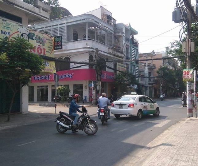 Cho thuê mặt bằng góc 2 mặt tiền Phan Huy Ích, Phường 15, Quận Tân Bình