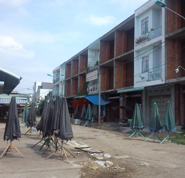 Bán nhà xây thô 1 trệt 2 lầu, tại chợ Tân Thành, Lai Vung