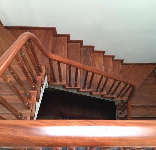 Bán nhà 268 Đê La Thành 40m2 x 4 tầng mới, giá 3.6 tỷ