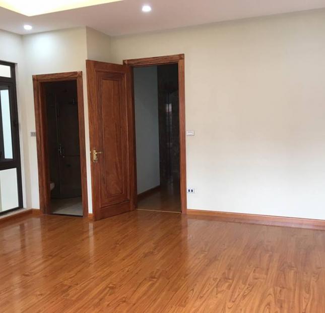 Bán nhà 268 Đê La Thành 40m2 x 4 tầng mới, giá 3.6 tỷ