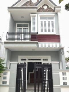 Bán nhà ngay UBND xã, gần chợ Hưng Long, Bình Chánh, 360 triệu nhận nhà ở ngay, sổ hồng riêng