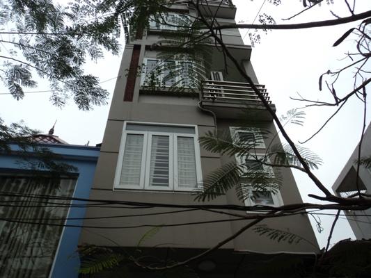 Cần bán căn nhà Quận 1. Hẻm rộng 8m (DTCN 60 m2), 3 lầu, 6 tỷ 5