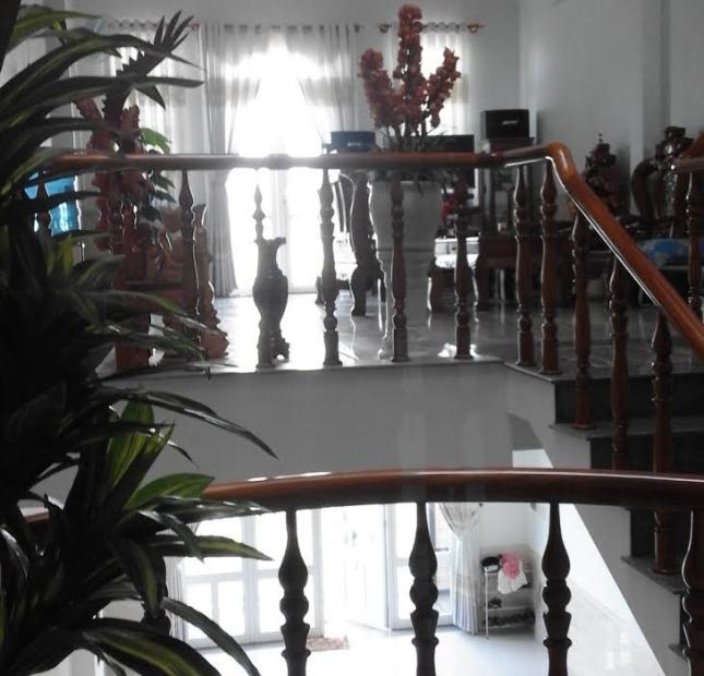 Cho thuê nhà phía Nam Cầu Nguyễn Tri Phương 3 tầng 4 phòng giá 10 triệu/th