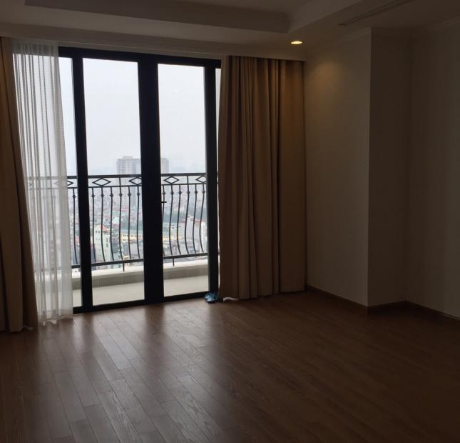 Cho thuê chung cư cao cấp Vinhomes 54 Nguyễn Chí Thanh, 2 phòng ngủ, đồ cơ bản giá 19 triệu/tháng