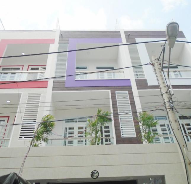 Nhà mới xây SH riêng 11/2016 sát Phạm Văn Đồng 3 lầu 4PN sân xe hơi