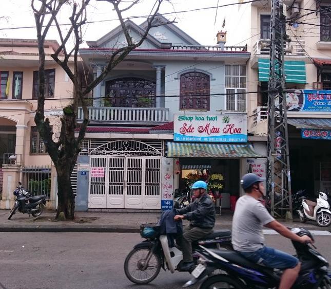 Cho thuê mặt bằng mặt tiền đường Nguyễn Huệ, Diện tích: 80 m2 (MT 5m)