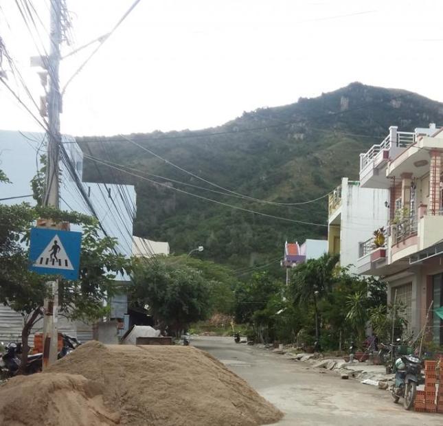 Cần bán gấp nhà đẹp mới xây mặt tiền đường Bùi Huy Bích, thành phố Nha Trang