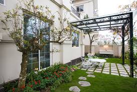 Cho thuê gấp căn biệt thự sân vườn Xuân La 300m2 x 3 tầng, 5PN, 4WC, giá 18tr/th, nội thất cơ bản
