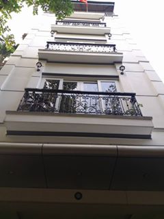 Bán nhà 5 tầng mới đẹp kiên cố trong ngõ Dịch Vọng