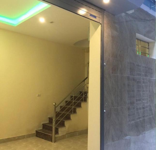 Bán nhà chính chủ, sổ đỏ, gần Ngã Tư Sở, 25m2, 3 tầng. Ngõ xe máy tránh, 2.4 tỷ, Có thương lượng