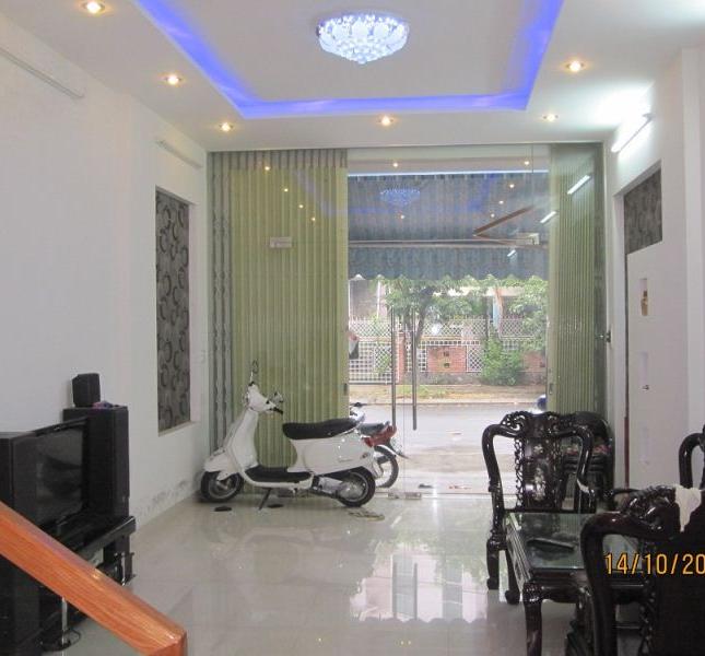 Bán nhà 4,2 tỷ, DT 70m2, MT 6m, mặt phố Nguyên Hồng, hướng Tây