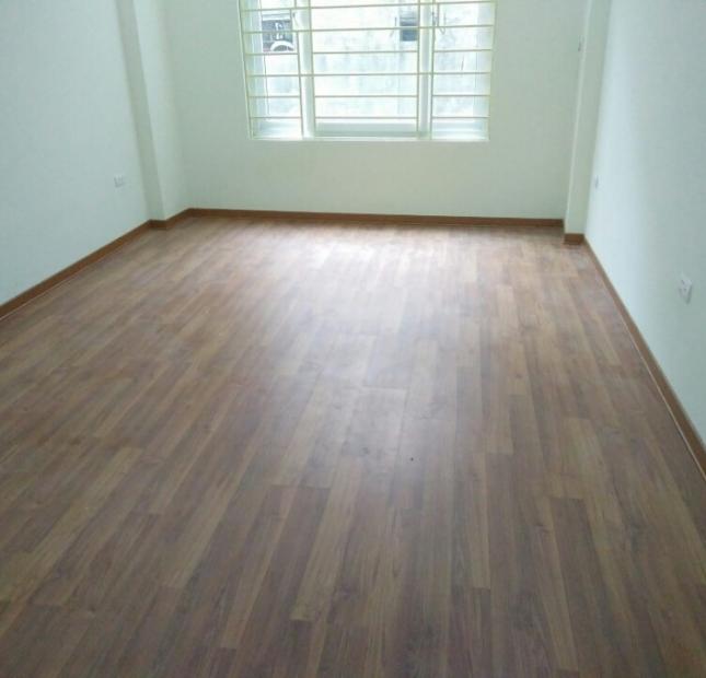 Bán nhà Triều Khúc 4T, 38m2, ngõ thông, ô tô cách 15m, hướng Đông Nam, giá 2.4tỷ, LH 0971431539