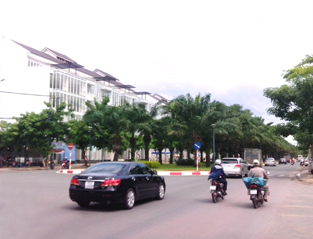 Bán biệt thự mặt tiền đường Nguyễn Văn Linh, P. Tân Thuận Tây, Quận 7- 0978633963