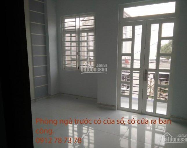 Cần bán nhanh nhà 3 tầng 4 phòng ngủ, DTSD 150m2, giá 2.35 tỷ tại KDC Sài Gòn Mới