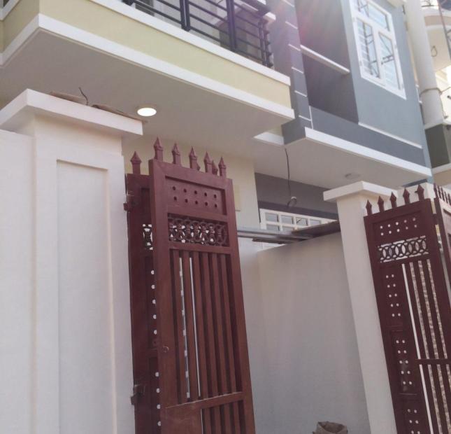 Nhà phố LK khu đường số 8, Hiệp Bình Phước, giá 2.1 tỷ/nhà đẹp mới 100%