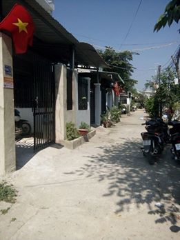 Bán gấp nhà đường bê tông, sổ riêng, cách đường DT746 100m, gần ngã 4 chợ Tân Phước Khánh