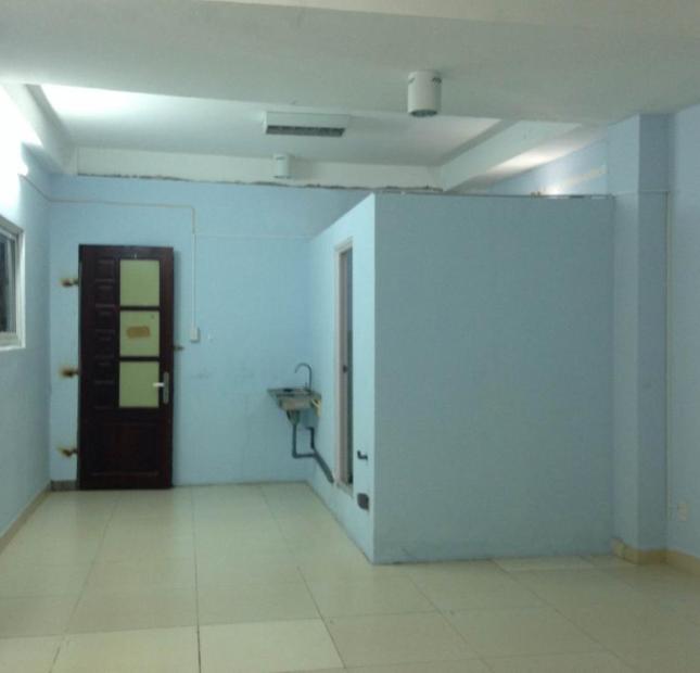 Phòng cho thuê ngay MT Phan Đăng Lưu, Q. Phú Nhuận, DT: 14m2, có cửa sổ WC riêng