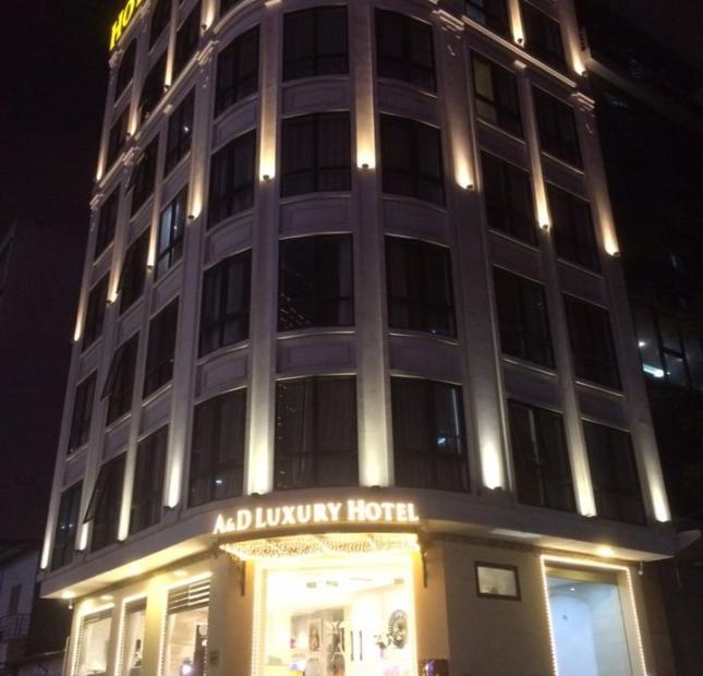Bán gấp tòa nhà khách sạn Láng Hạ, DT 200m2, 8 tầng 1 hầm, thang máy, vị trí đắc địa