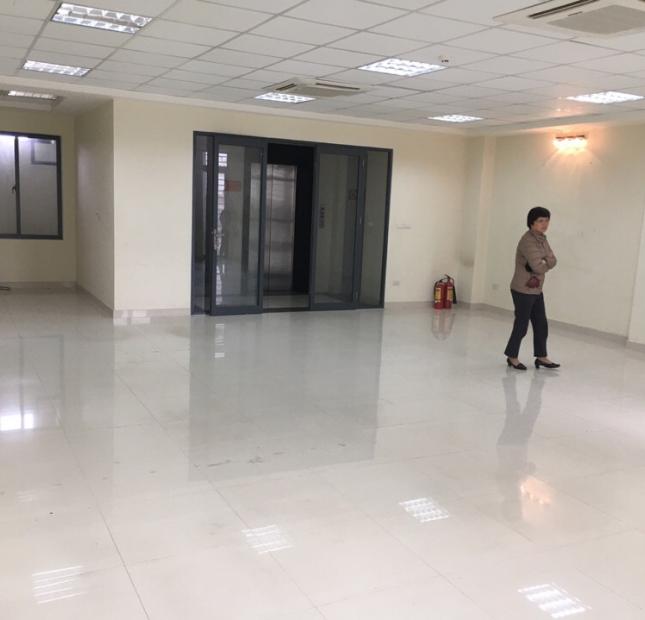 Cho thuê văn phòng 200m2 Phố Cát Linh, Đống Đa, LH 0973077094