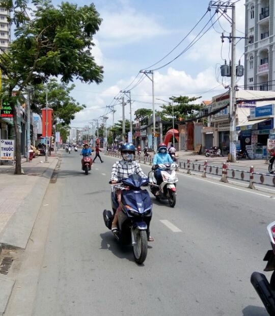 Bán gấp nhà 1 lầu mặt tiền Nguyễn Thị Thập, Tân Phú, Quận 7, gần siêu thị Big C