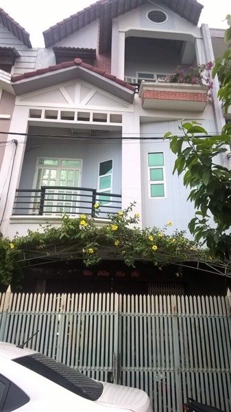 Chính chủ bán nhà mặt tiền đường rộng 8m đối diện trường Song Ngữ Lạc Hồng LH: 0942143068