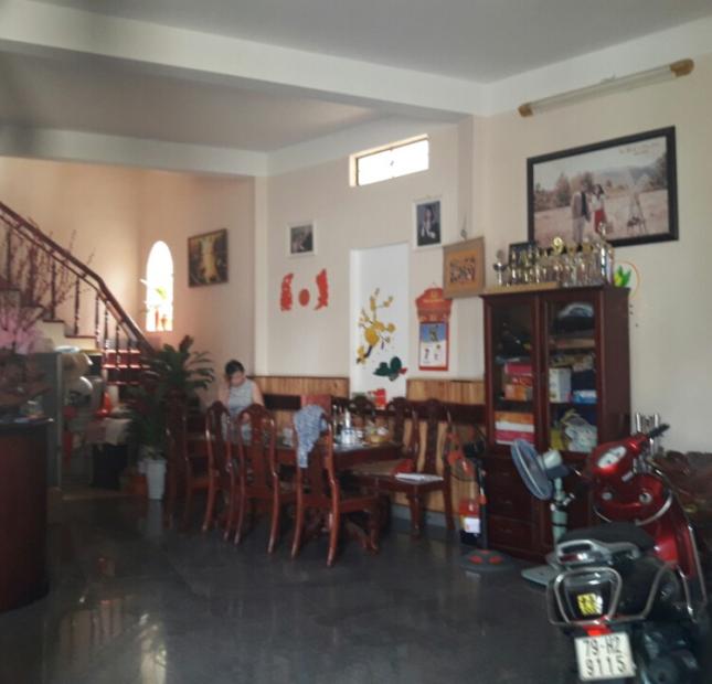 Cho thuê nhà 3 tầng tại đường Cao Văn Bé, Nha Trang, Khánh Hòa. LH 0962257414