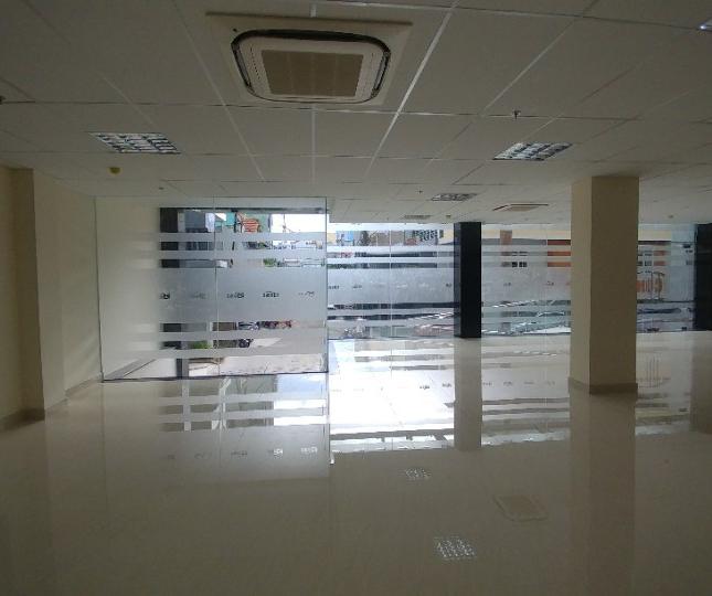 Văn phòng đẹp đường D1 quận Bình Thạnh, DT 200m2, giá 53 triệu/tháng