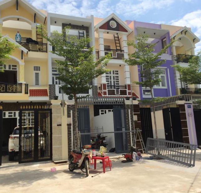 Bán 39 căn nhà phố liền kề tại khu dân cư Hồng Long, Hiệp Bình Phước , Giá gốc chủ đầu tư .