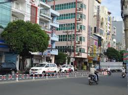 Bán nhà mặt phố 2 lầu mới, đẹp, hiện đại, Nguyễn Văn Thủ, Q. 1, 4m x 23m. Gía 20 tỷ, khu văn phòng