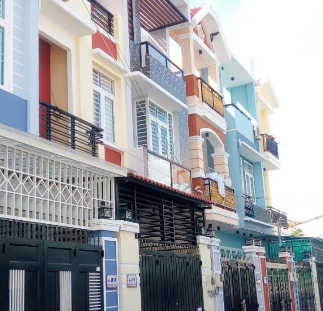 Bán nhà phố gần chợ Bình Triệu, 1 trệt 2 lầu nhận nhà ở ngay, sổ hồng trao tay
