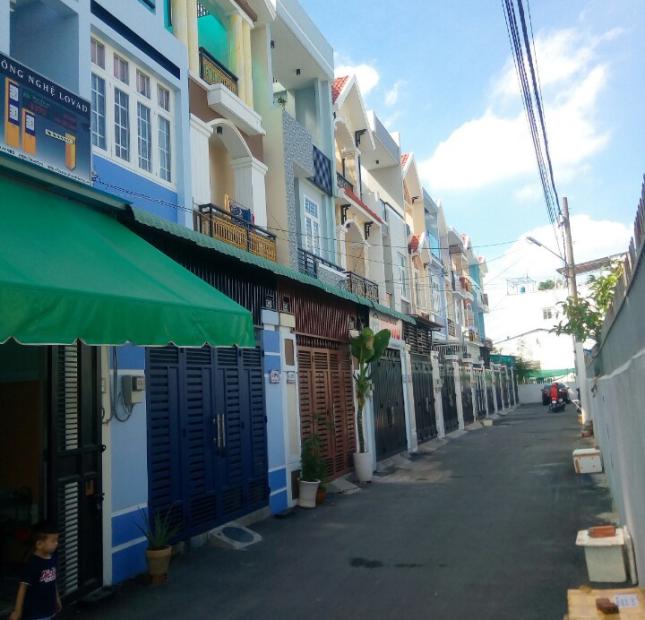 Nhà phố mới QL 13,1 trệt 2 lầu, SHR, gần ngã tư Bình Triệu và Phạm Văn Đồng