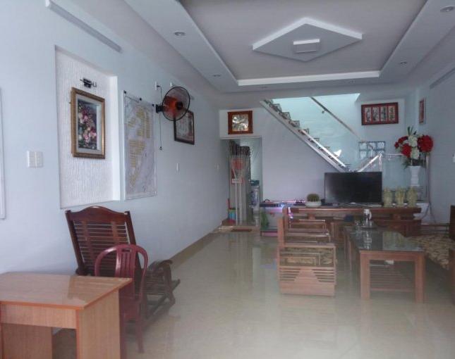 Cần bán gấp nhà mặt tiền 2 tầng Lê Độ, TP Đà Nẵng