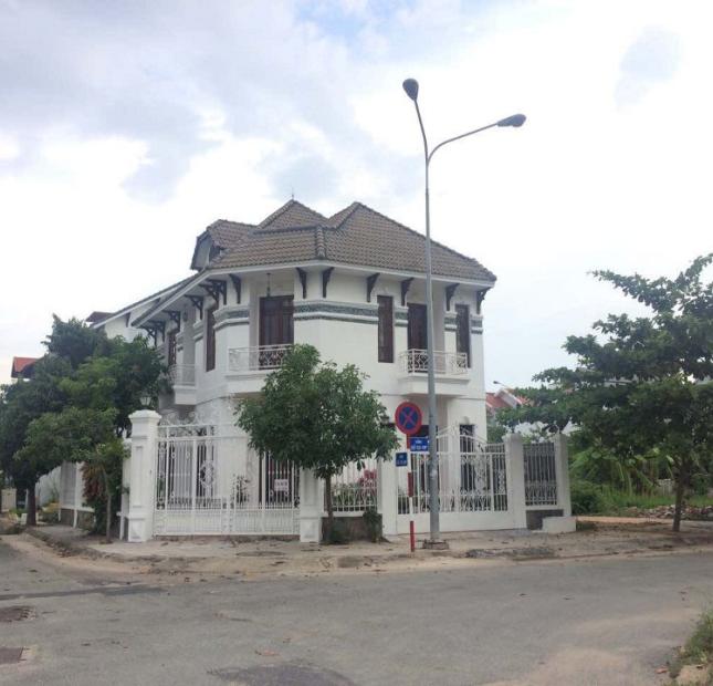 Villa 400m2 mặt tiền đường Quốc Hương, Thảo Điền