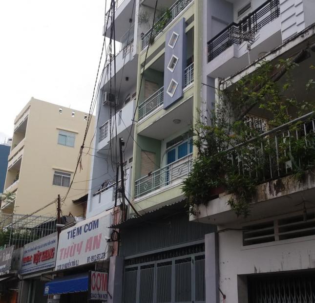 Cho thuê nhà hẻm 165 Nguyễn Thái Bình 4.5m x 22m, trệt, 3 lầu, cho thuê gấp