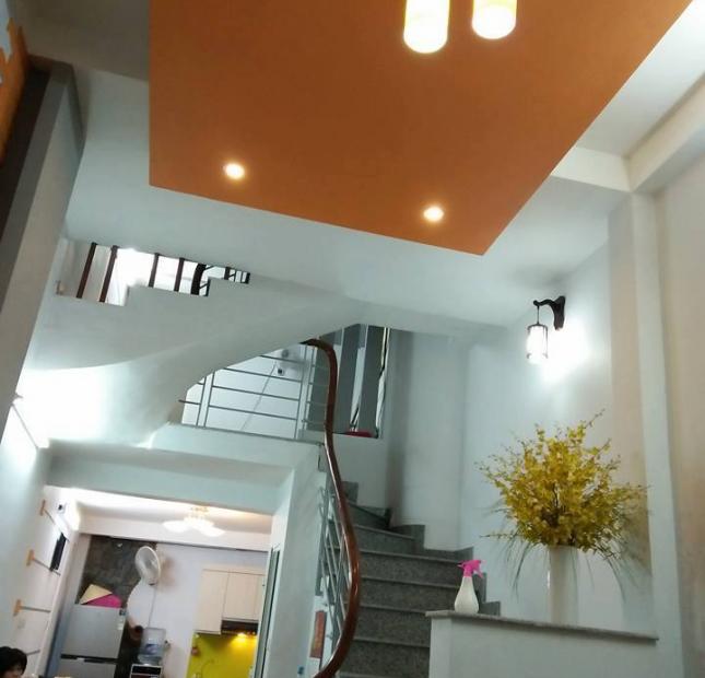 Bán gấp nhà riêng tại phố Hào Nam, Đống Đa, Hà Nội diện tích 36m2 x 5 tầng, mặt tiền 3.4m