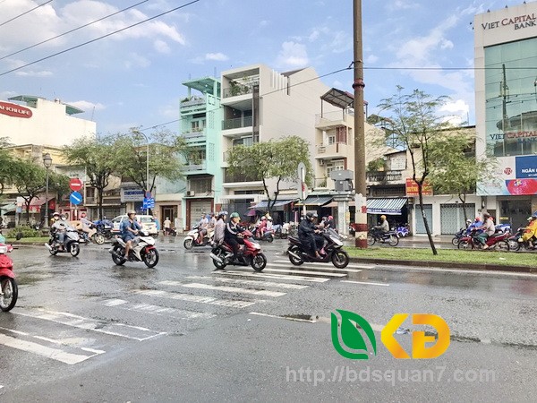 Bán gấp nhà mặt tiền đường Huỳnh Tấn Phát, P. Tân Phú, Quận 7