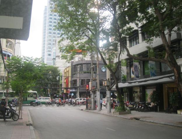Gia đình cần bán gấp nhà mặt tiền đường Đặng Dung, phường Tân Định, quận 1, DT 128m2, giá 35 tỷ