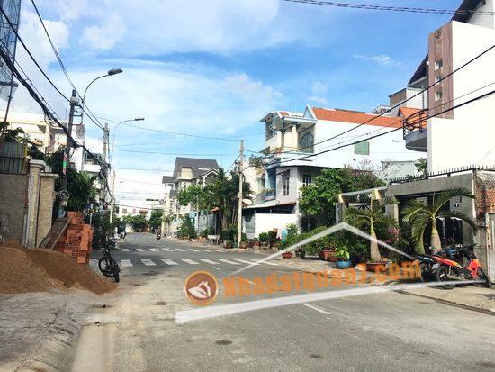 Bán gấp đất có nhà nát tiện xây mới mặt tiền đường Số 9 khu Cư Xá Ngân Hàng, P. Tân Thuận Tây, Q 7