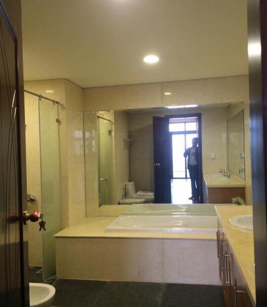 Cho thuê căn hộ chung cư Royal City – 72A Nguyễn Trãi, tòa R4, 131m2, 3 PN