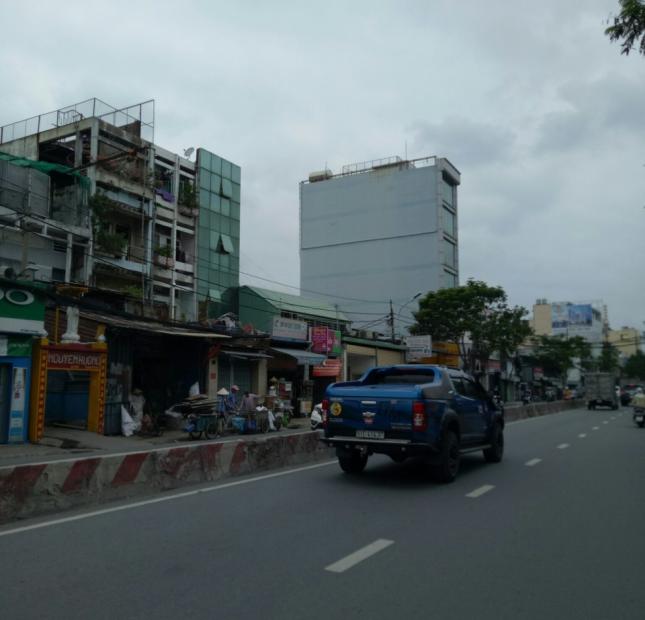 Nhà cao tầng cho thuê vách tường MT Nguyễn Tất Thành, quận 4