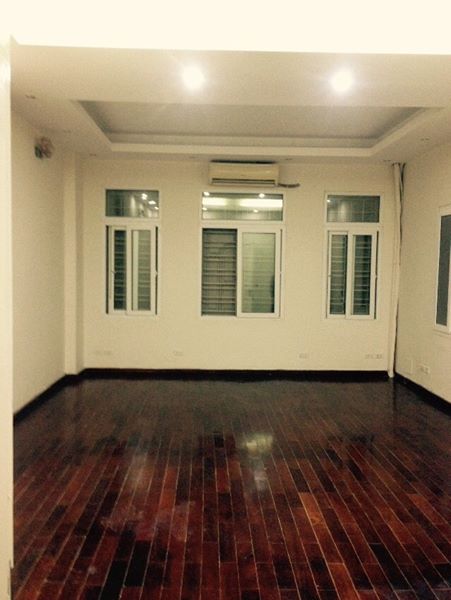Cho thuê nhà riêng ngõ 190 Nguyễn Trãi, diện tích 50 m2 x 5 tầng, mỗi tầng 1 phòng rộng