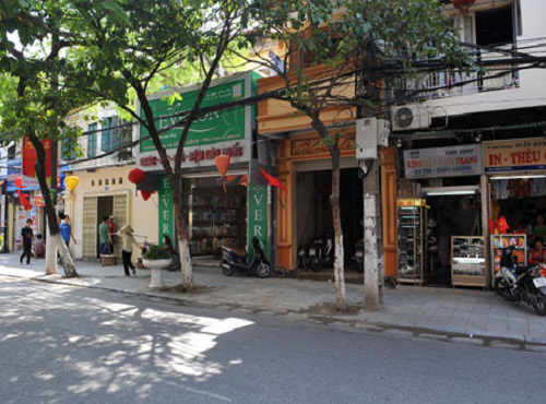 Cần bán gấp căn nhà ngõ 16 Huỳnh Thúc Kháng, DT 50m2, 5 tầng, MT 4m, kinh doanh, văn phòng tốt