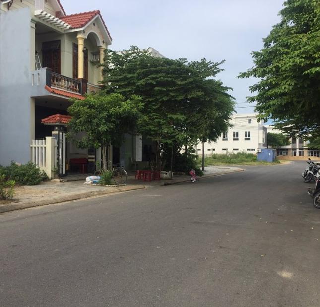 Cần bán lô MT ngay Nguyễn Đình Thi giao với Thế Lữ, gần trường Đại học Nội Vụ