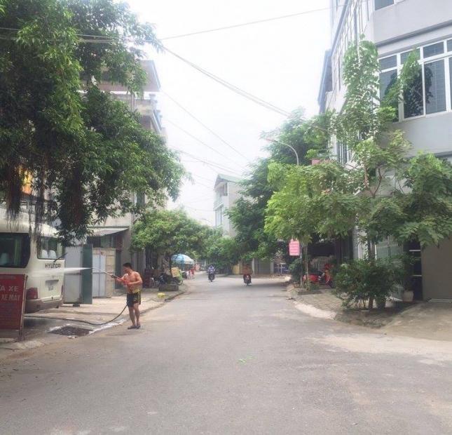 Cần bán gấp căn nhà 3,5 tầng gần 60m2 cạnh khu đô thị Văn Phú Hà Đông Hà Nội.