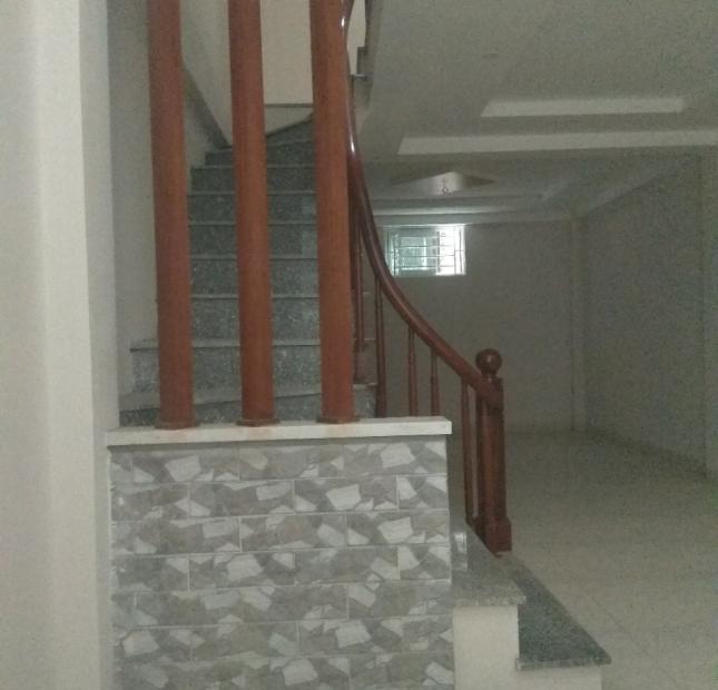 Nhà đẹp lung linh trung tâm Hà Đông, DT 42m2, 5 tầng, ô tô đỗ cửa giá 2,6 tỷ