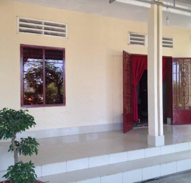 Bán nhà đất, DT: 2000m2 (40x50m) có 300m2 thổ cư, 2 mặt tiền đường: Tân Hải, Tân Thành, giá 1.45 tỷ