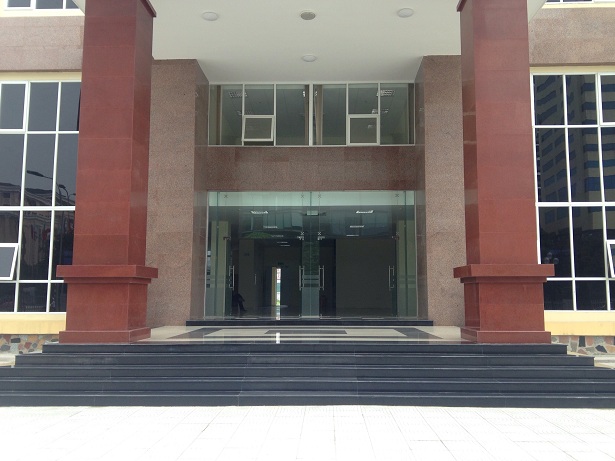 Cho thuê văn phòng phố Duy Tân, Cầu Giấy, DT 110m2, 195m2 giá 190 nghìn/m2/th, miễn phí để xe