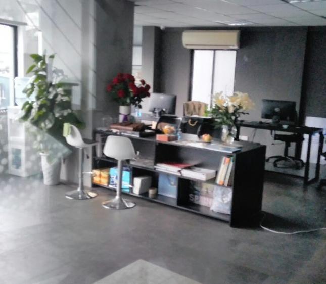 Cho thuê văn phòng view đẹp nhất phố Tạ Quang Bửu, Q. Hai Bà Trưng 75m2, giá 16,5tr/th