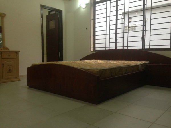 Cho thuê phòng máy lạnh, có giường, tủ, nệm trên đường Chu Văn An, giá 3.3 triệu/tháng